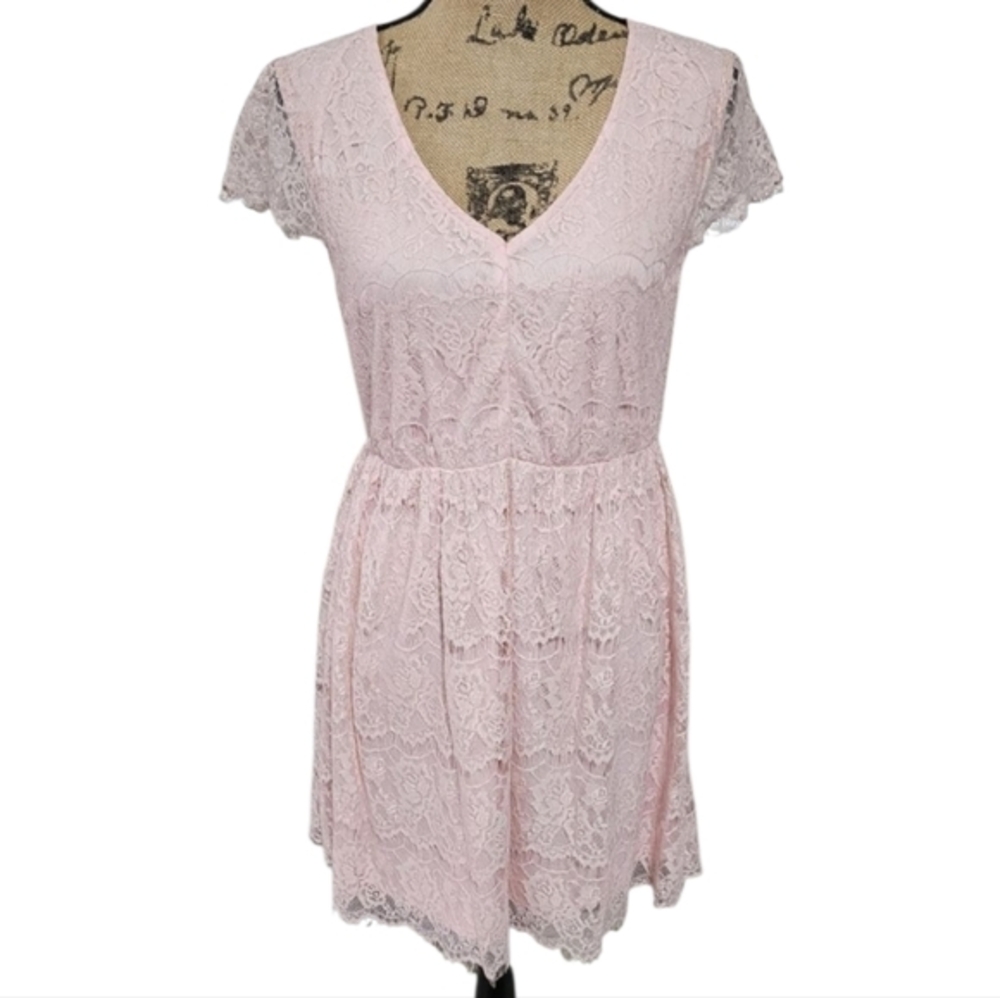 Chelsea and Violet pale pink lace overlay sheer keyhole back mini dress size med